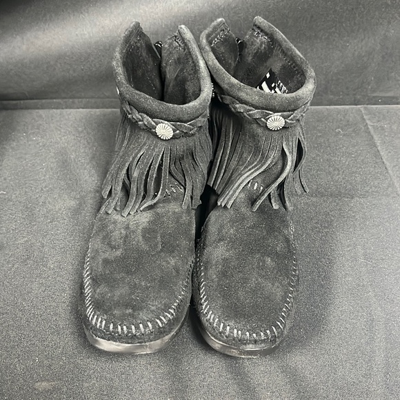 Minnetonka Women’s Zip Up High Top Boot (2917) - Picture 5 of 10